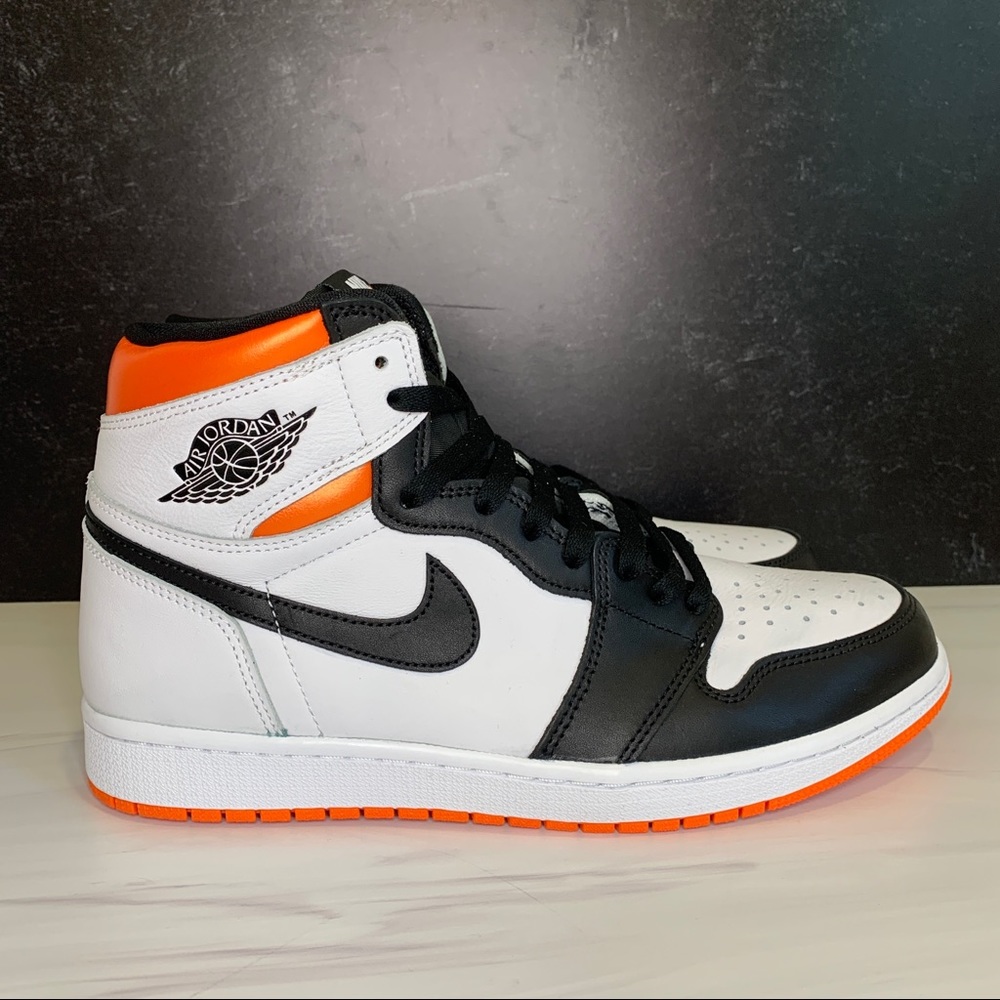 ⛔️SOLD⛔️ Nike Air Jordan 1 High OG Electro Orange - Picture 4 of 14